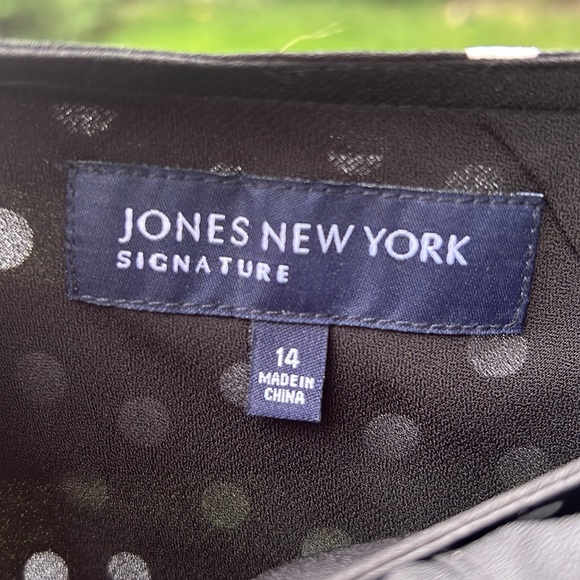 New pretty black and white polkadot skirt by Jones, New York - Picture 4 of 7